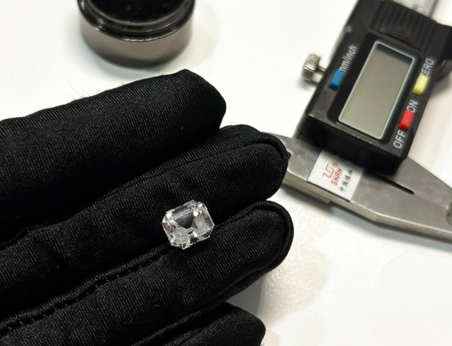 Bespoke_deisgn_process_montresor_infini_gem_stones